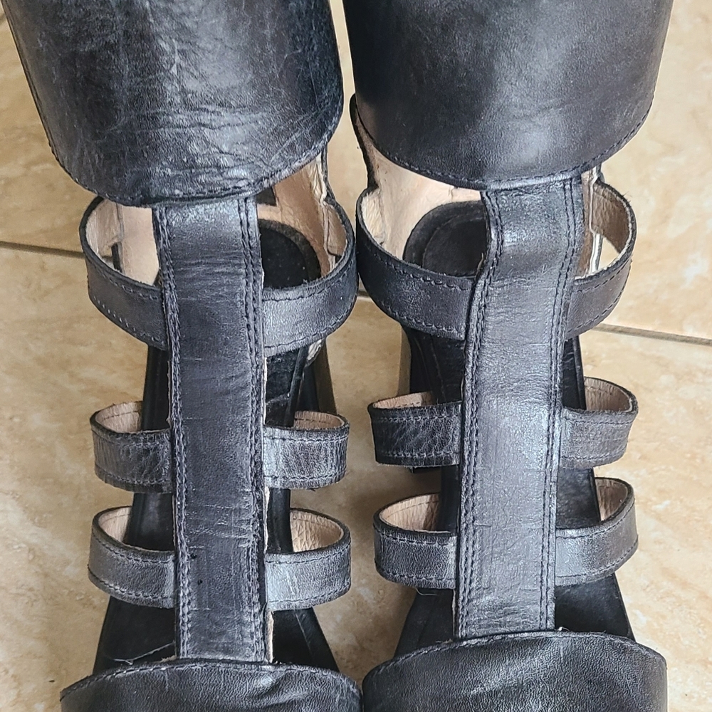 FreeBird Raven Distressed Black Sandals size 7